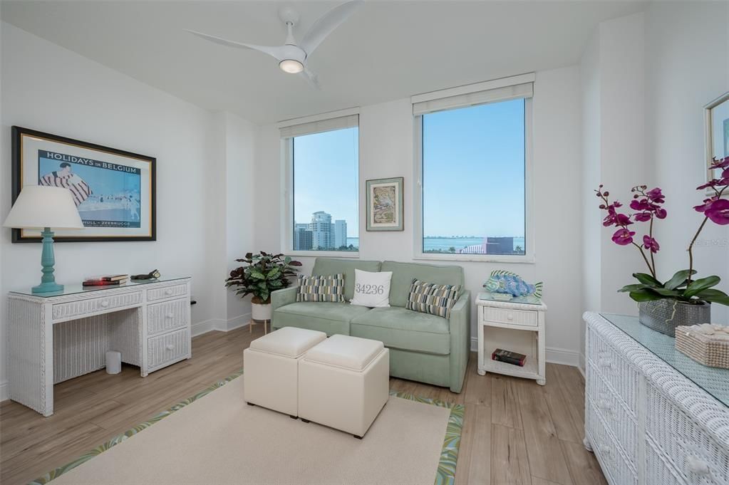 For Sale: $949,000 (2 beds, 2 baths, 1323 Square Feet)