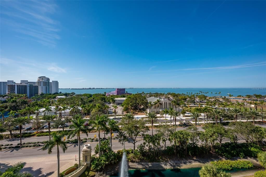 For Sale: $949,000 (2 beds, 2 baths, 1323 Square Feet)