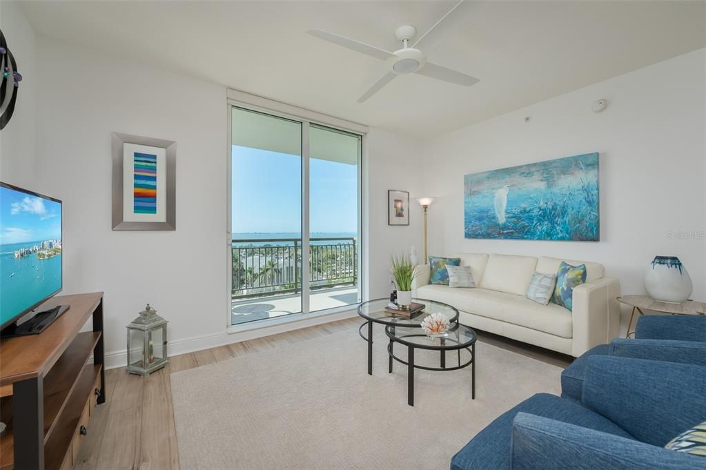 For Sale: $949,000 (2 beds, 2 baths, 1323 Square Feet)