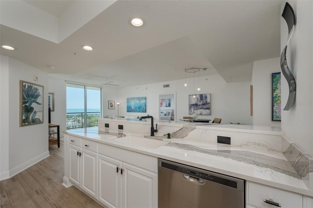 For Sale: $949,000 (2 beds, 2 baths, 1323 Square Feet)