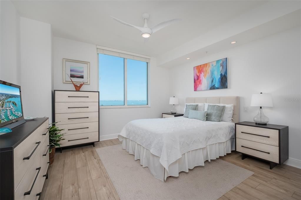 For Sale: $949,000 (2 beds, 2 baths, 1323 Square Feet)