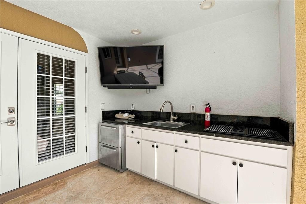 На продажу: $799,900 (4 спален, 2 ванн, 2432 Квадратных фут)