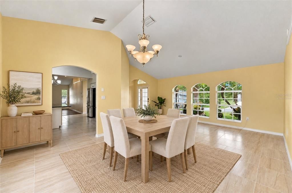 На продажу: $799,900 (4 спален, 2 ванн, 2432 Квадратных фут)