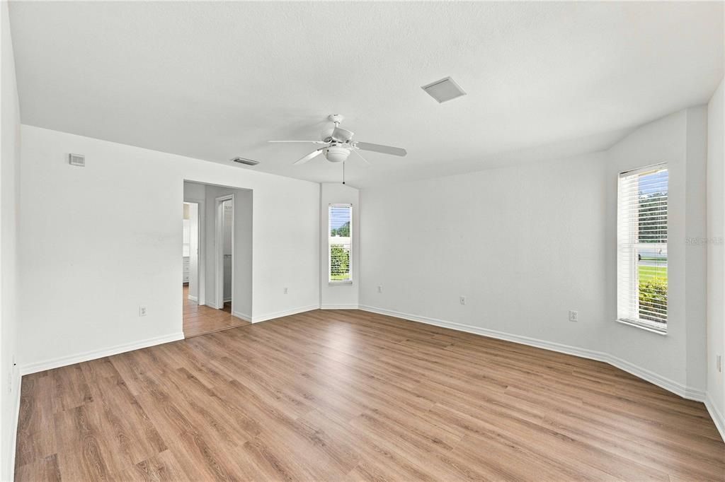 На продажу: $799,900 (4 спален, 2 ванн, 2432 Квадратных фут)
