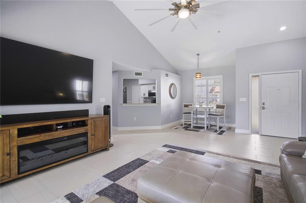 For Sale: $298,000 (2 beds, 2 baths, 1356 Square Feet)