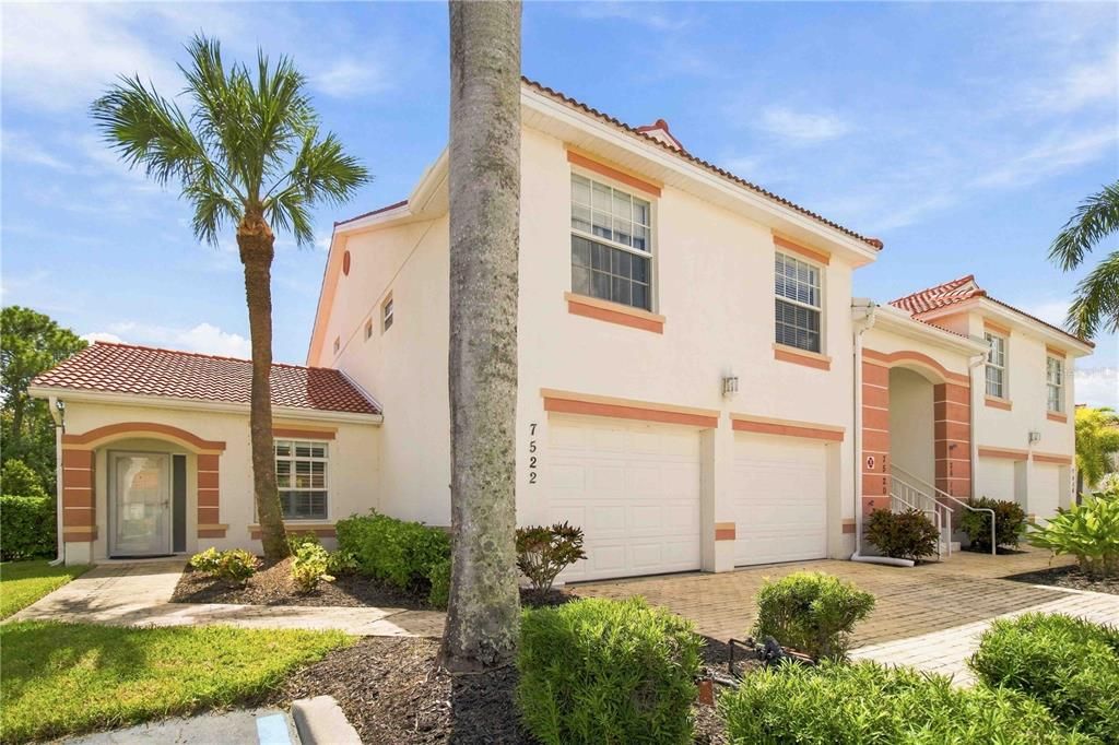 For Sale: $298,000 (2 beds, 2 baths, 1356 Square Feet)