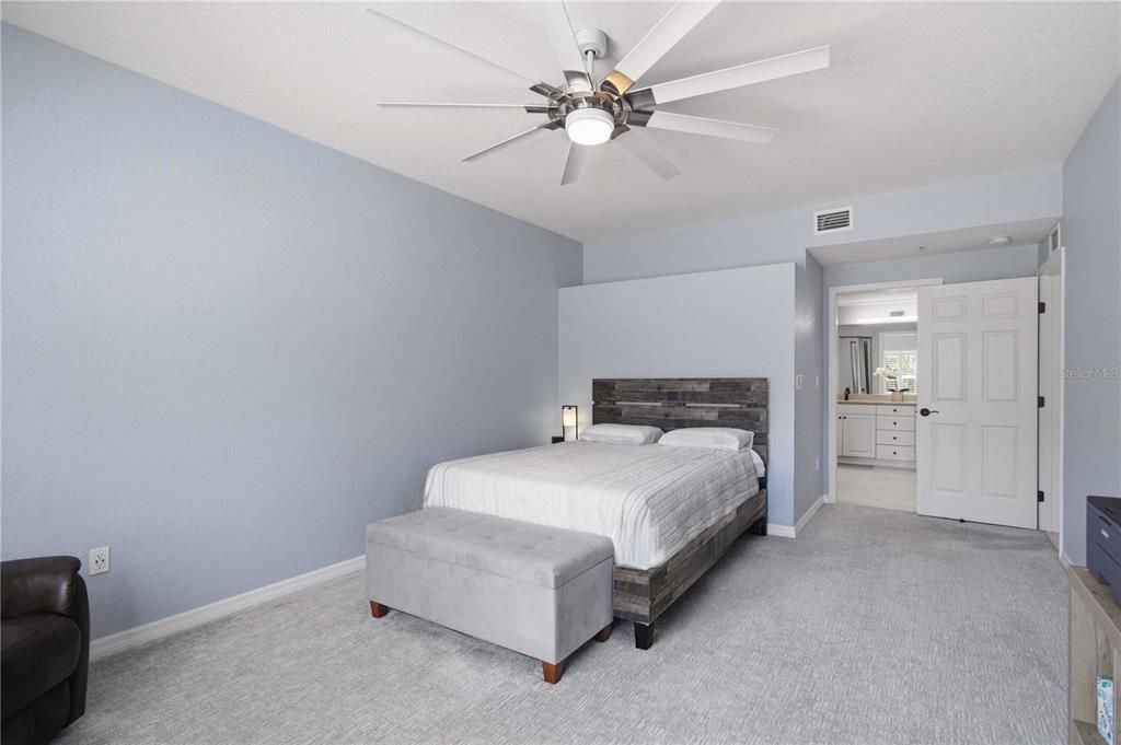 For Sale: $298,000 (2 beds, 2 baths, 1356 Square Feet)