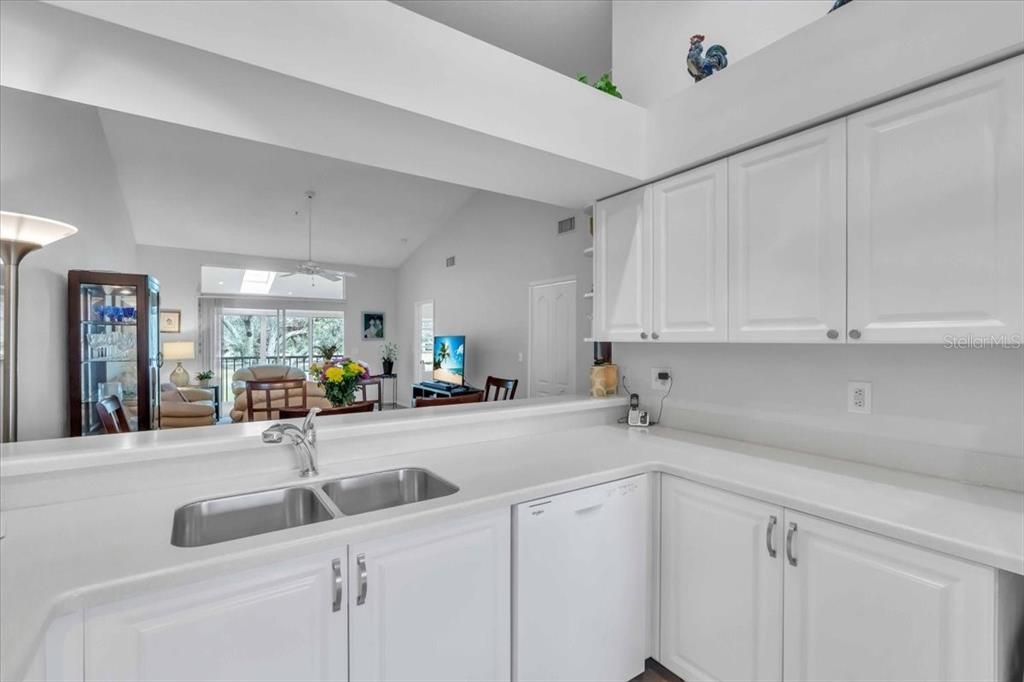 For Sale: $195,000 (2 beds, 2 baths, 1202 Square Feet)