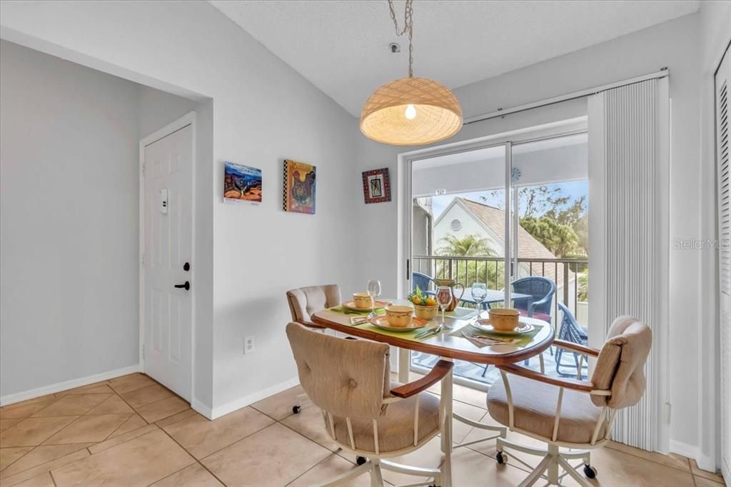 For Sale: $195,000 (2 beds, 2 baths, 1202 Square Feet)