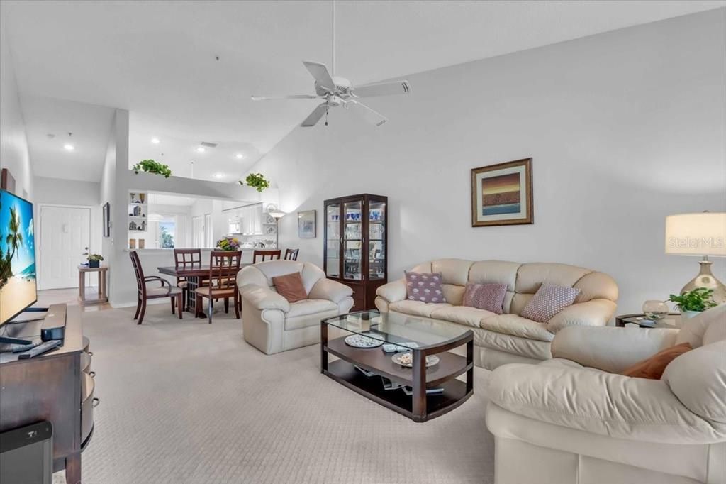 For Sale: $195,000 (2 beds, 2 baths, 1202 Square Feet)