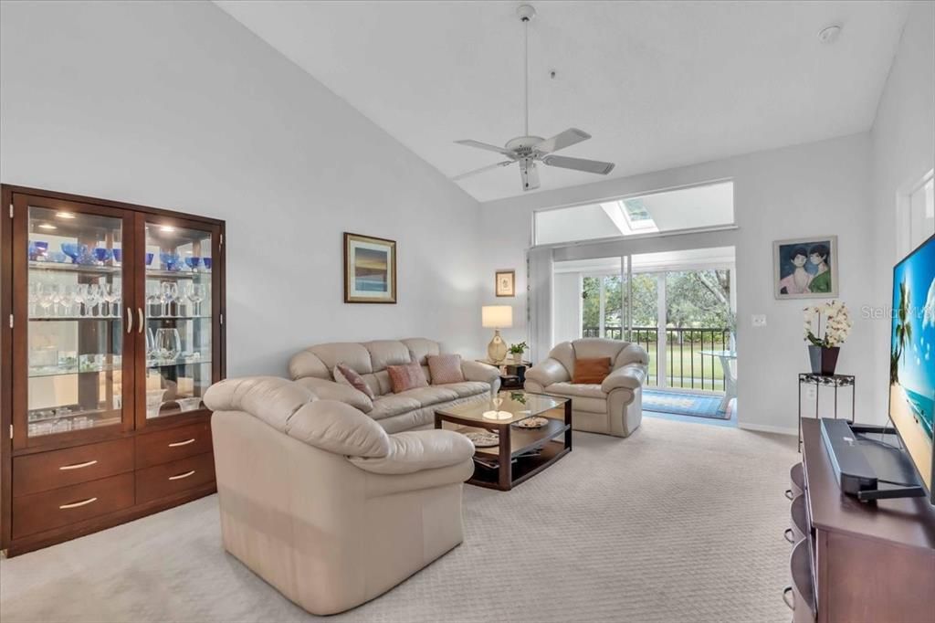 For Sale: $195,000 (2 beds, 2 baths, 1202 Square Feet)