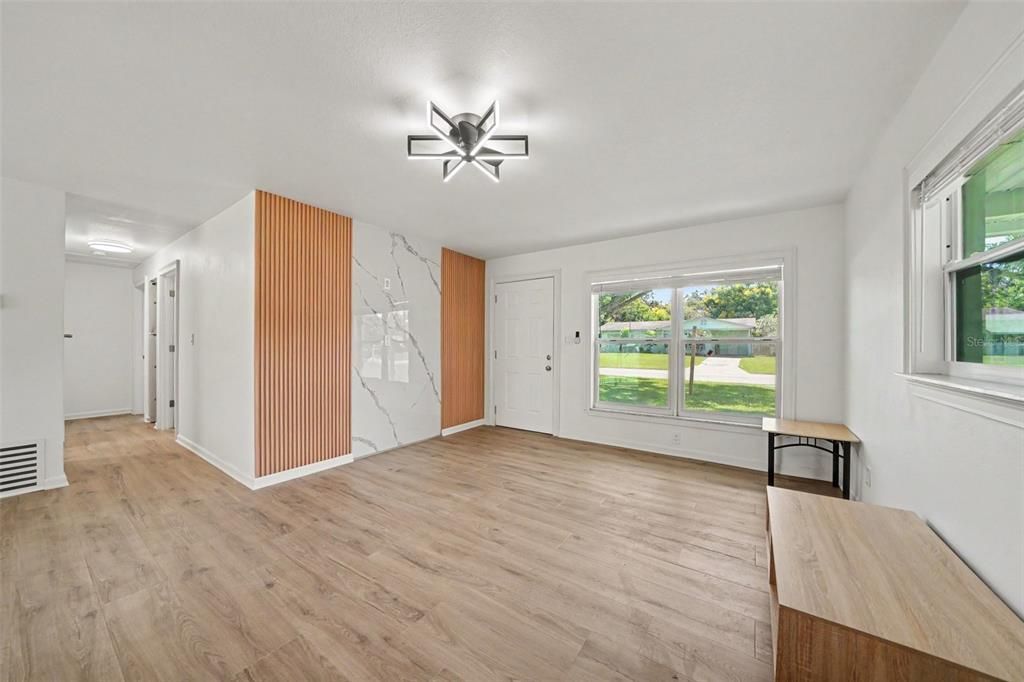 For Sale: $295,000 (3 beds, 1 baths, 1147 Square Feet)