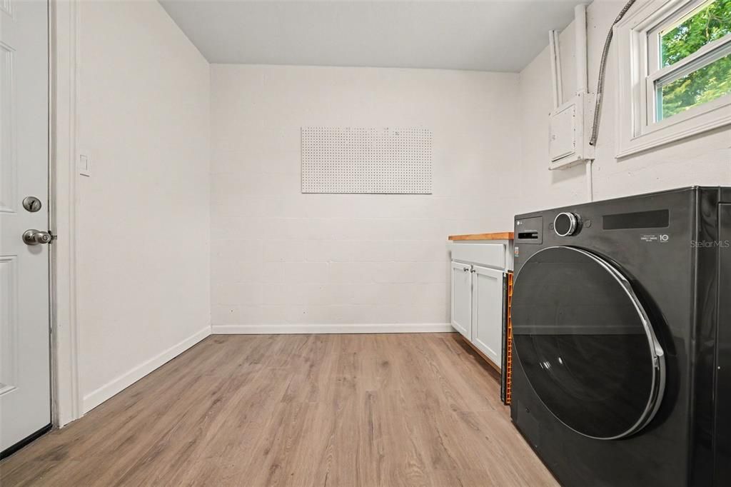 For Sale: $295,000 (3 beds, 1 baths, 1147 Square Feet)