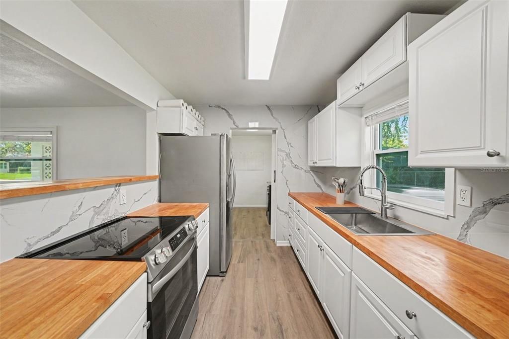For Sale: $295,000 (3 beds, 1 baths, 1147 Square Feet)