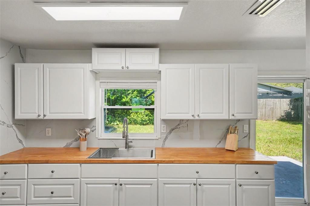 For Sale: $295,000 (3 beds, 1 baths, 1147 Square Feet)