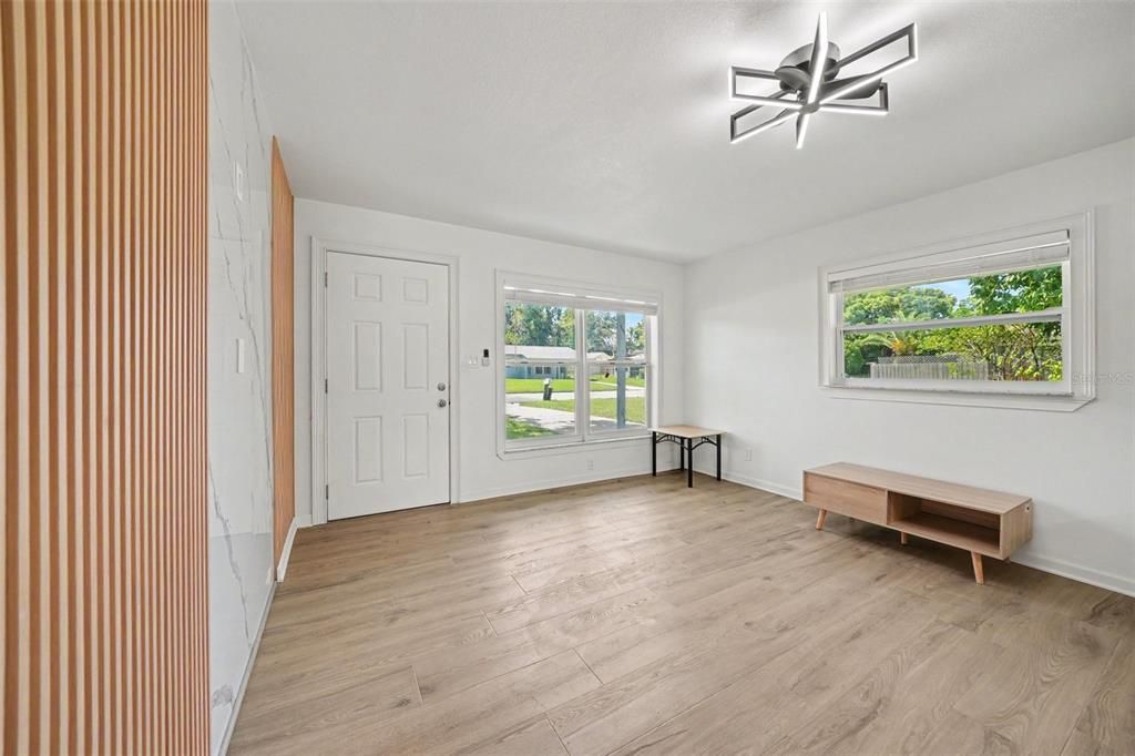 For Sale: $295,000 (3 beds, 1 baths, 1147 Square Feet)