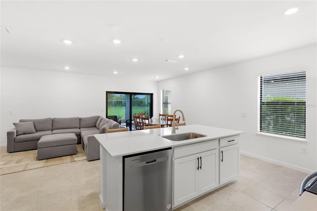For Rent: $3,000 (4 beds, 2 baths, 1591 Square Feet)