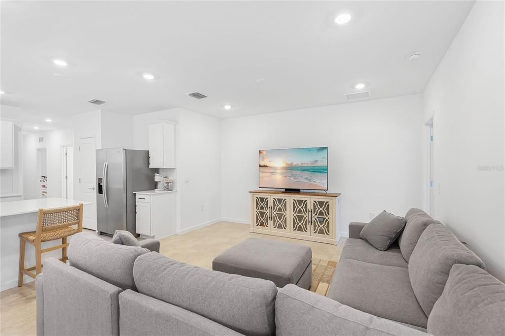 For Rent: $3,000 (4 beds, 2 baths, 1591 Square Feet)