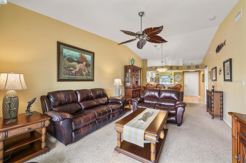 待售: $199,000 (2 贝兹, 2 浴室, 1153 平方英尺)