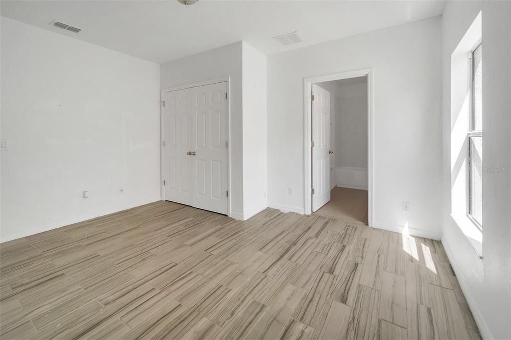 На продажу: $399,000 (5 спален, 3 ванн, 2801 Квадратных фут)