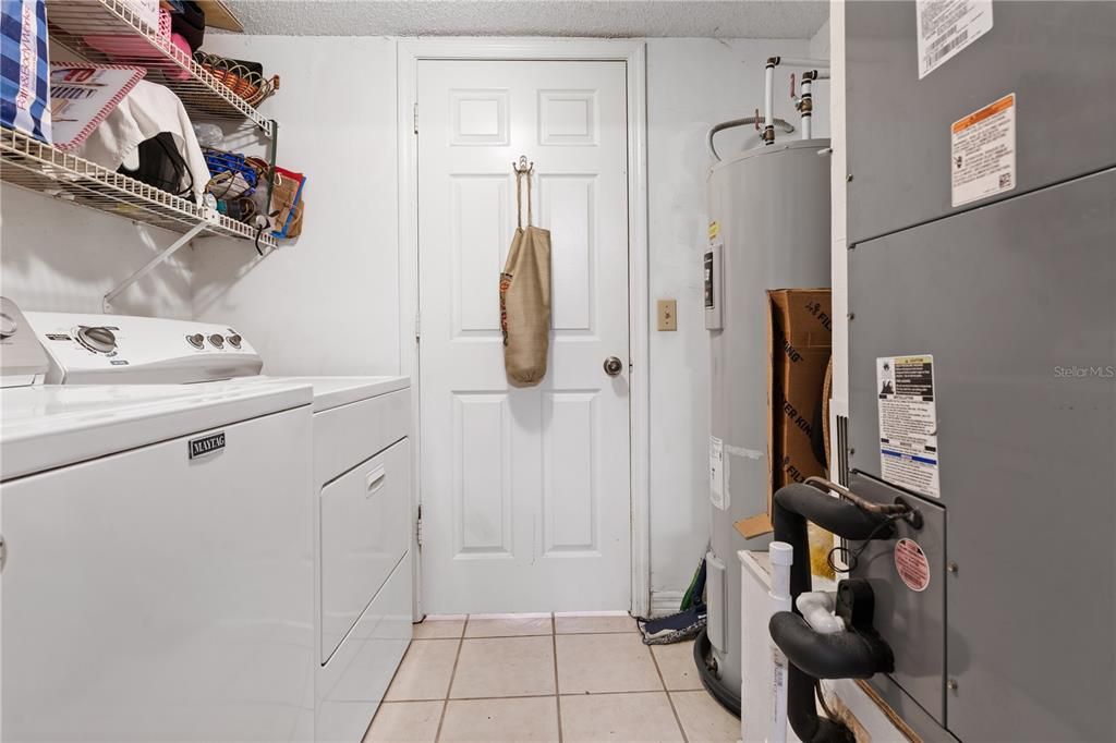 For Sale: $199,999 (2 beds, 1 baths, 1140 Square Feet)