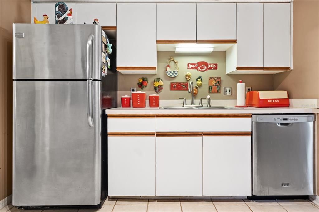 For Sale: $199,999 (2 beds, 1 baths, 1140 Square Feet)