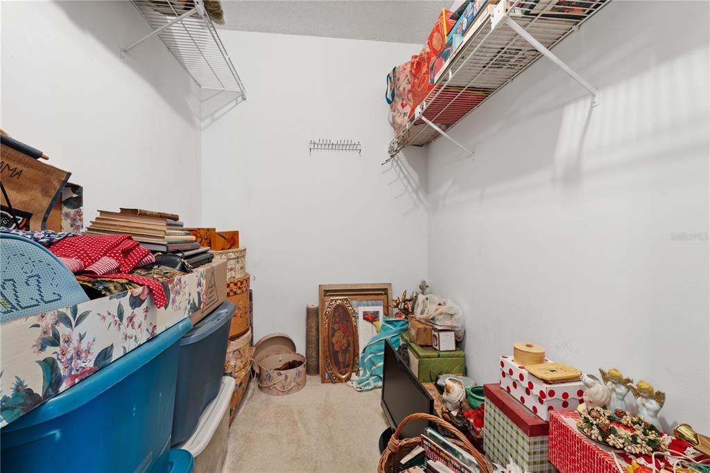 For Sale: $199,999 (2 beds, 1 baths, 1140 Square Feet)