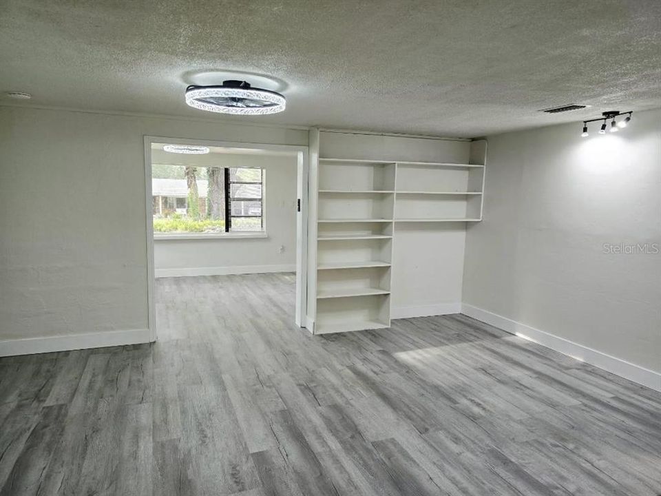 For Sale: $229,600 (3 beds, 1 baths, 1216 Square Feet)