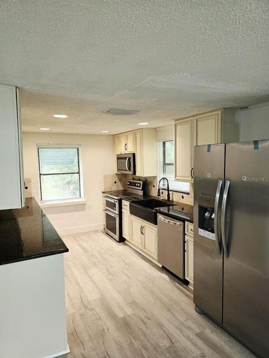For Sale: $229,600 (3 beds, 1 baths, 1216 Square Feet)