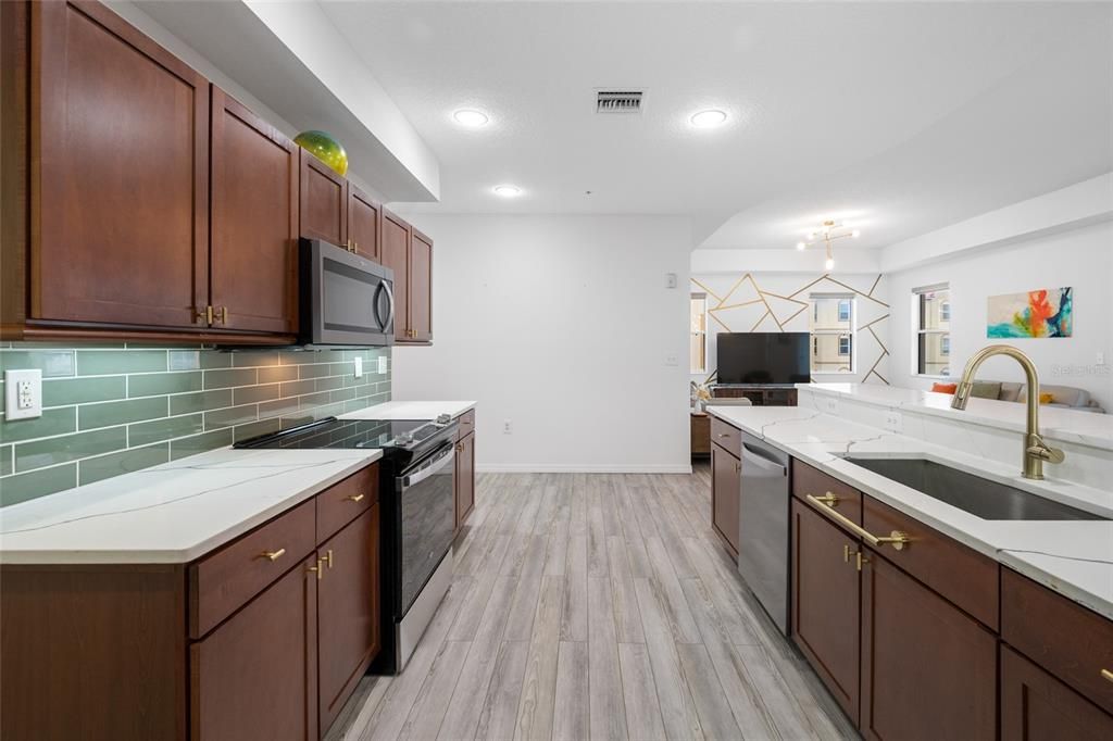 En Venta: $330,000 (3 camas, 2 baños, 1588 Pies cuadrados)