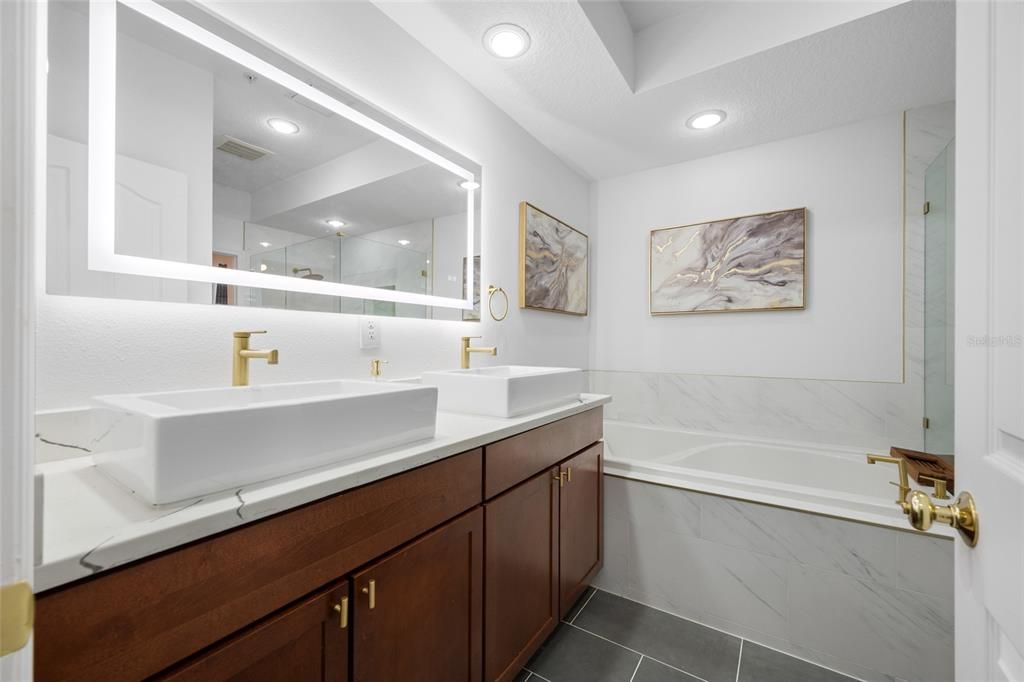 En Venta: $330,000 (3 camas, 2 baños, 1588 Pies cuadrados)