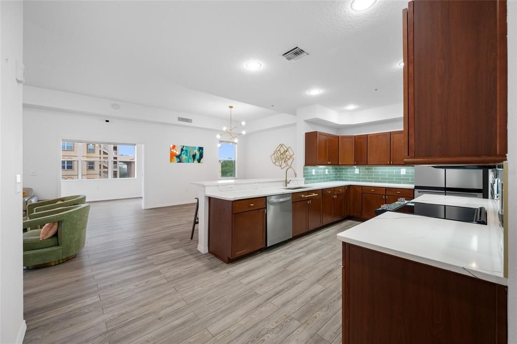 En Venta: $330,000 (3 camas, 2 baños, 1588 Pies cuadrados)