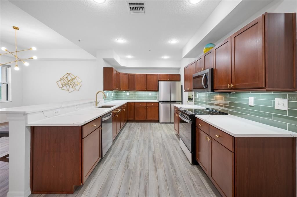 En Venta: $330,000 (3 camas, 2 baños, 1588 Pies cuadrados)