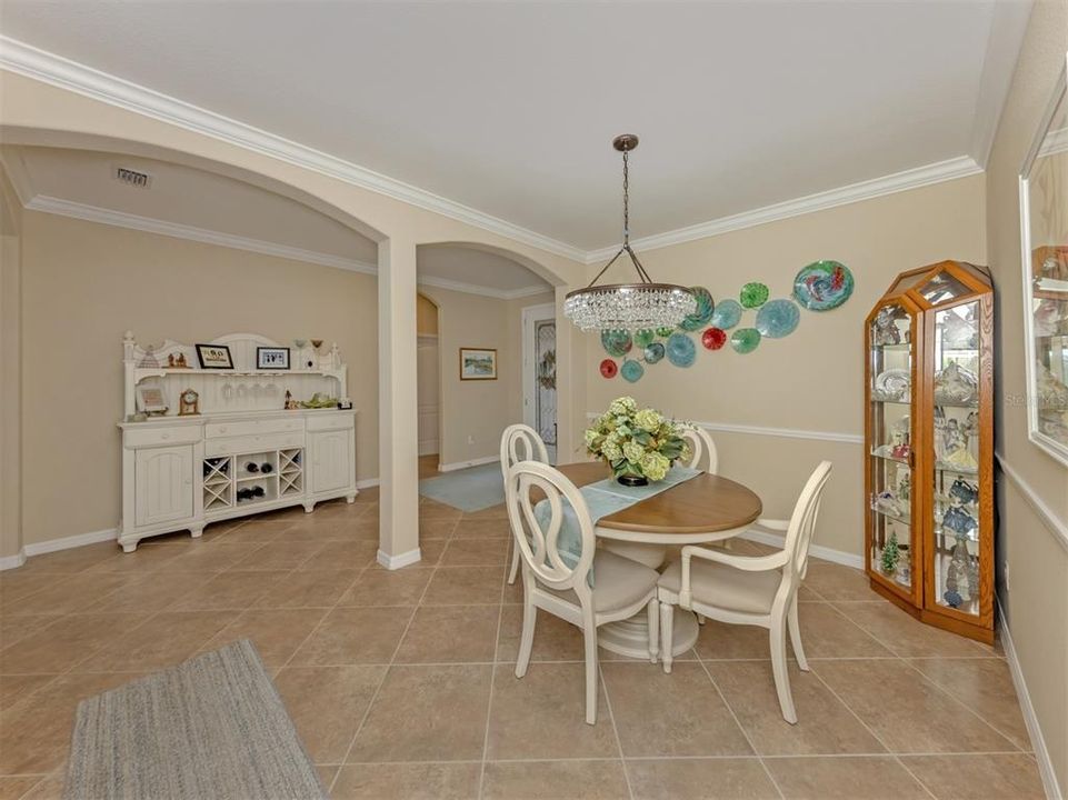En Venta: $575,000 (4 camas, 2 baños, 2251 Pies cuadrados)
