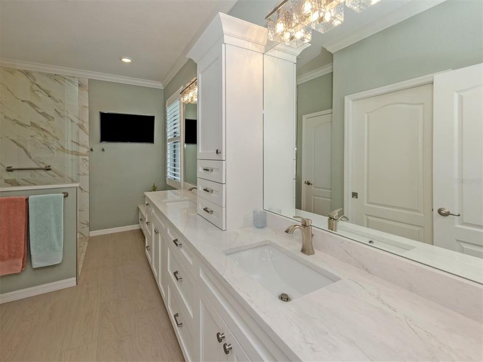 En Venta: $575,000 (4 camas, 2 baños, 2251 Pies cuadrados)