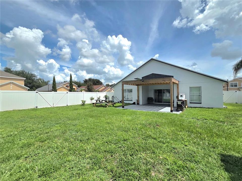 For Sale: $350,000 (3 beds, 2 baths, 1573 Square Feet)