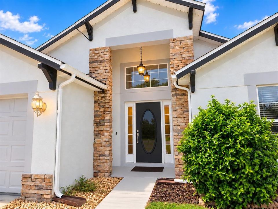 For Sale: $350,000 (3 beds, 2 baths, 1573 Square Feet)