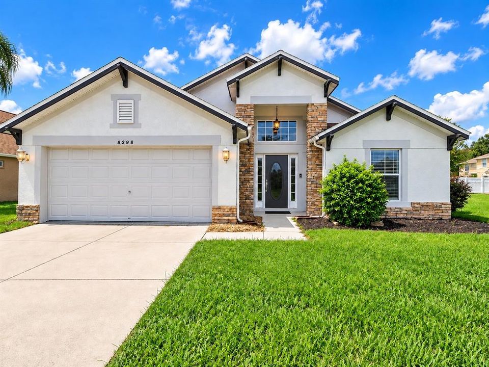 For Sale: $350,000 (3 beds, 2 baths, 1573 Square Feet)