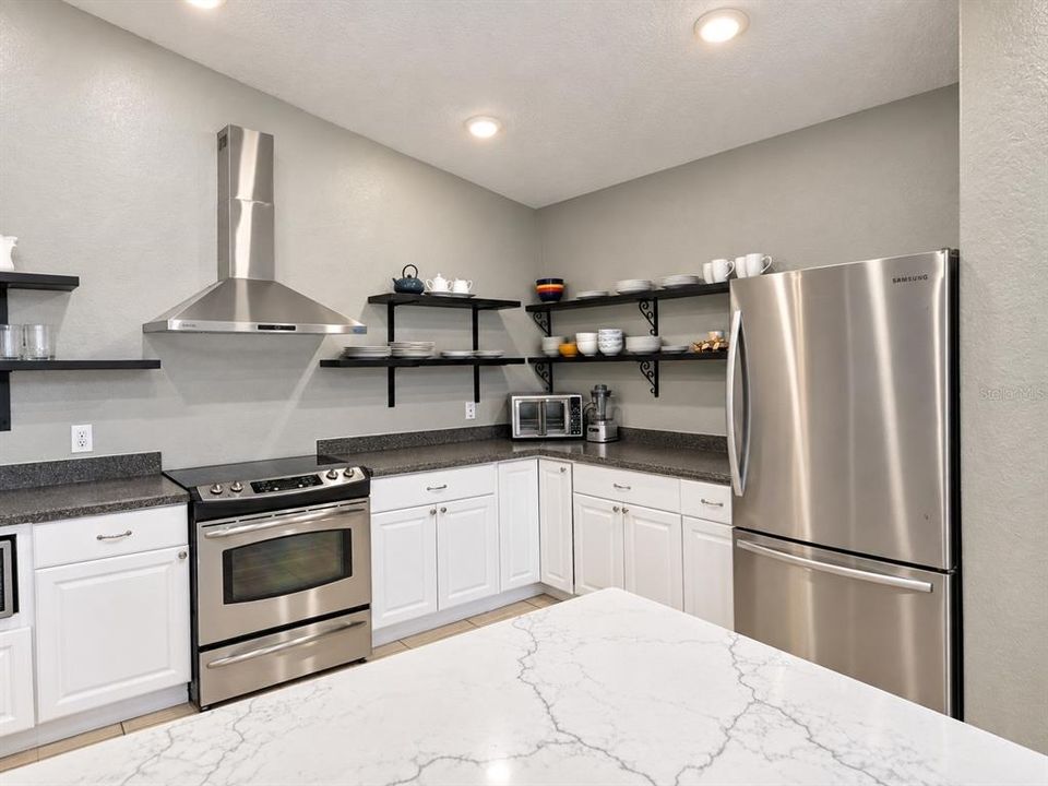 For Sale: $350,000 (3 beds, 2 baths, 1573 Square Feet)