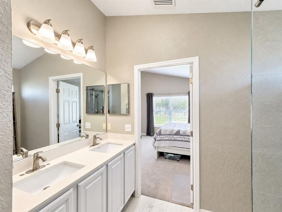 For Sale: $350,000 (3 beds, 2 baths, 1573 Square Feet)