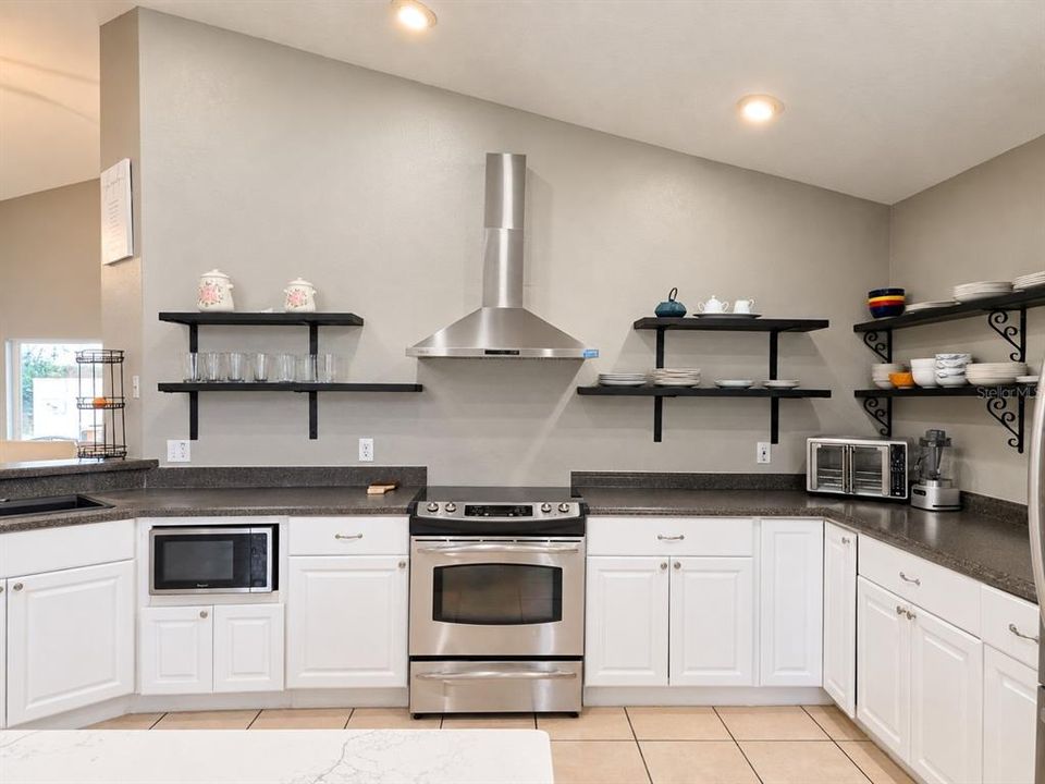 For Sale: $350,000 (3 beds, 2 baths, 1573 Square Feet)