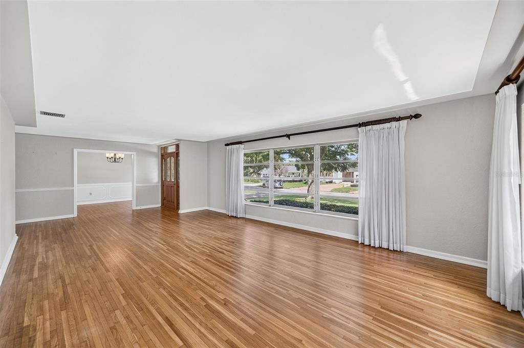 En Venta: $760,000 (4 camas, 2 baños, 2425 Pies cuadrados)