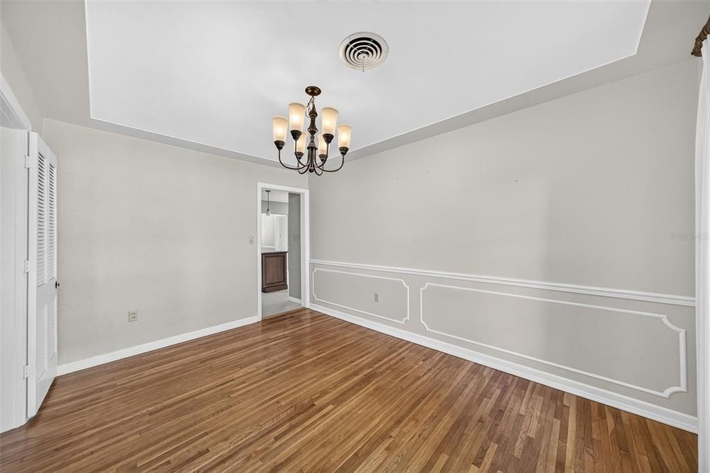 En Venta: $760,000 (4 camas, 2 baños, 2425 Pies cuadrados)