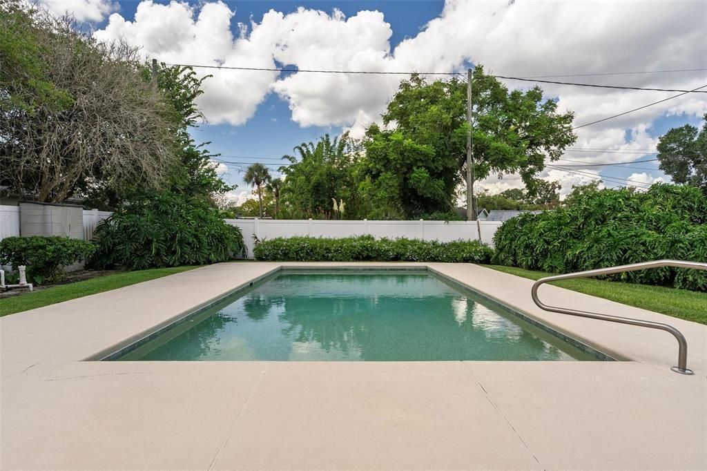 En Venta: $760,000 (4 camas, 2 baños, 2425 Pies cuadrados)