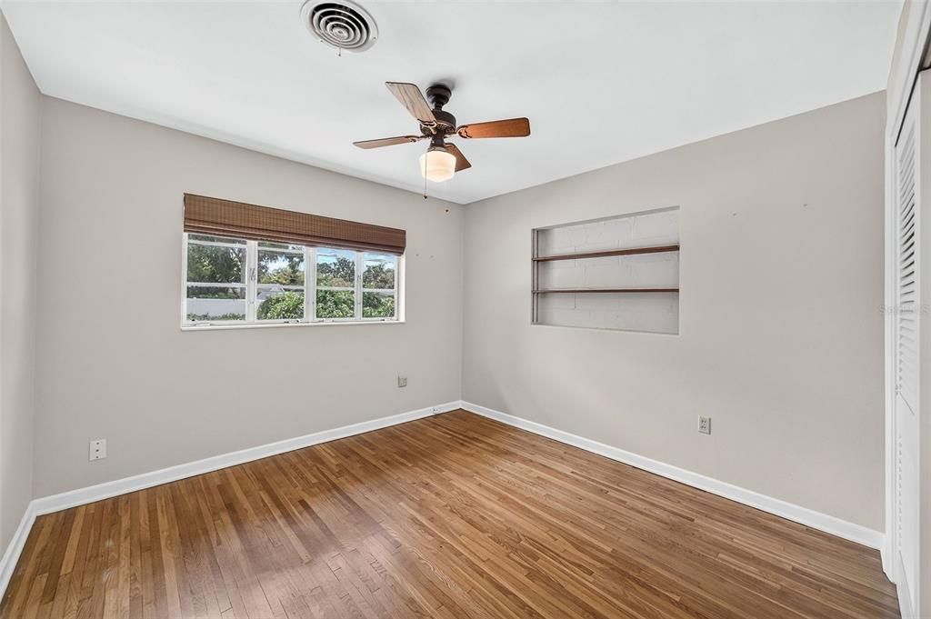 En Venta: $760,000 (4 camas, 2 baños, 2425 Pies cuadrados)