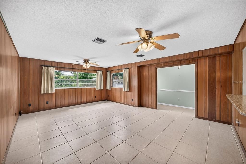 En Venta: $760,000 (4 camas, 2 baños, 2425 Pies cuadrados)