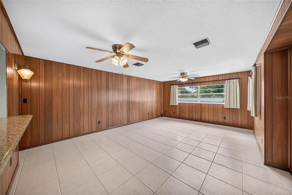 En Venta: $760,000 (4 camas, 2 baños, 2425 Pies cuadrados)