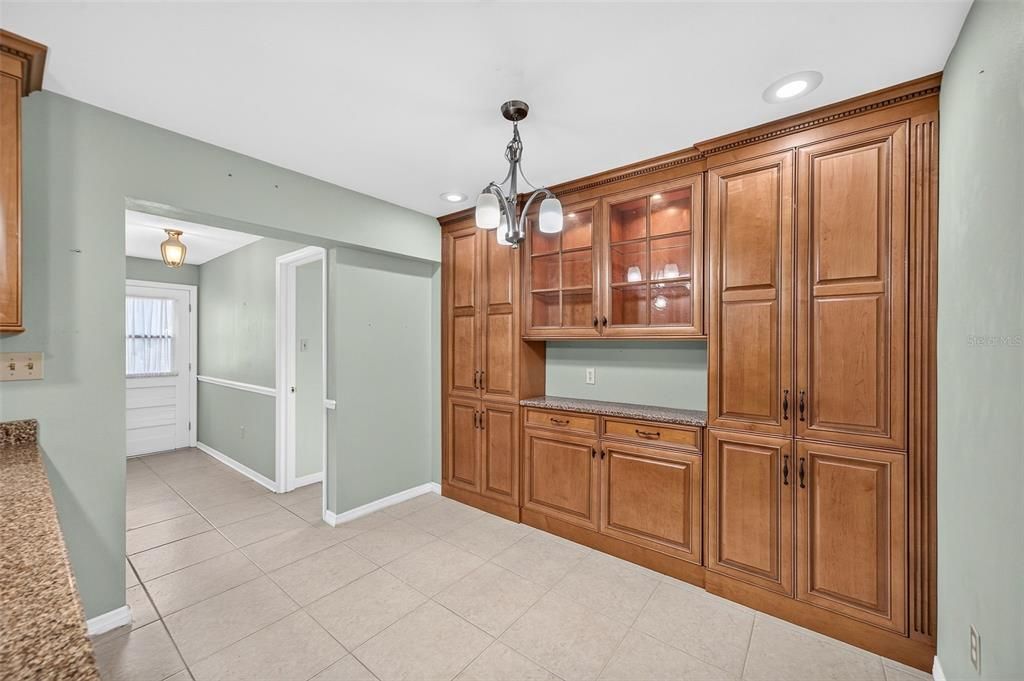En Venta: $760,000 (4 camas, 2 baños, 2425 Pies cuadrados)