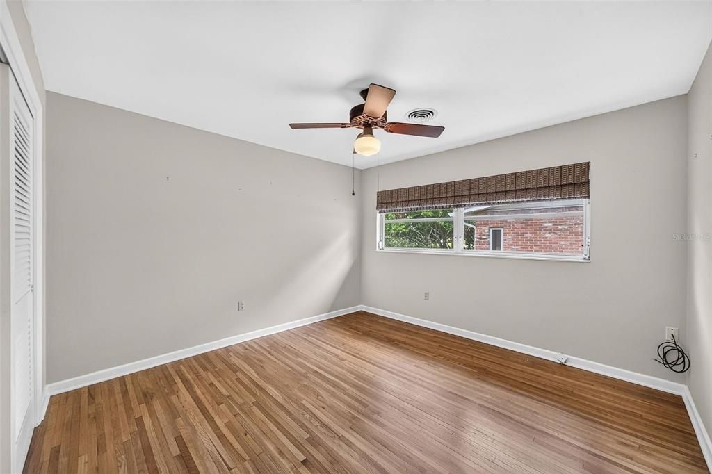 En Venta: $760,000 (4 camas, 2 baños, 2425 Pies cuadrados)