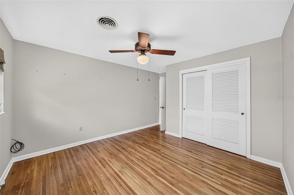 En Venta: $760,000 (4 camas, 2 baños, 2425 Pies cuadrados)